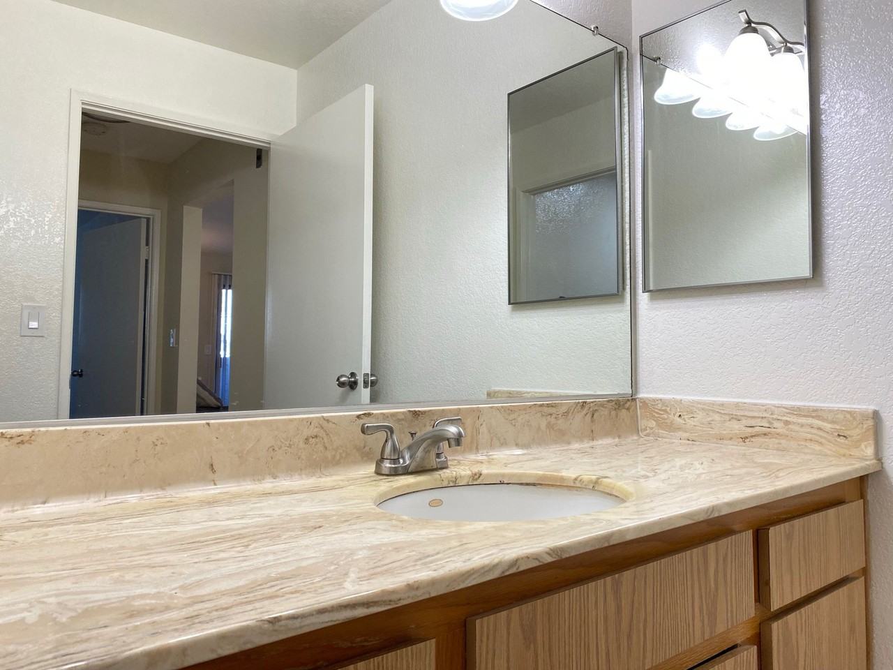 Royal Hazeltine Villas - Photo 6 of 17