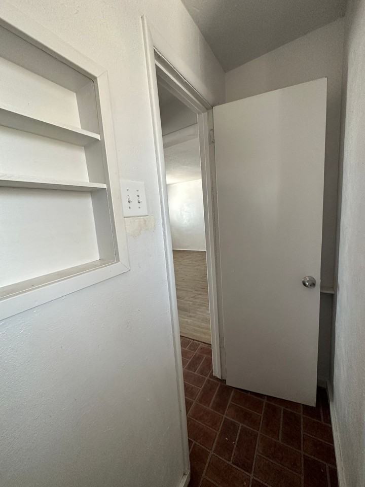 1001 Walnut - Photo 3 of 7