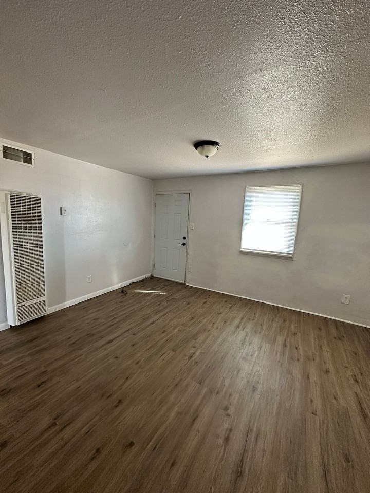 1001 Walnut - Photo 4 of 7