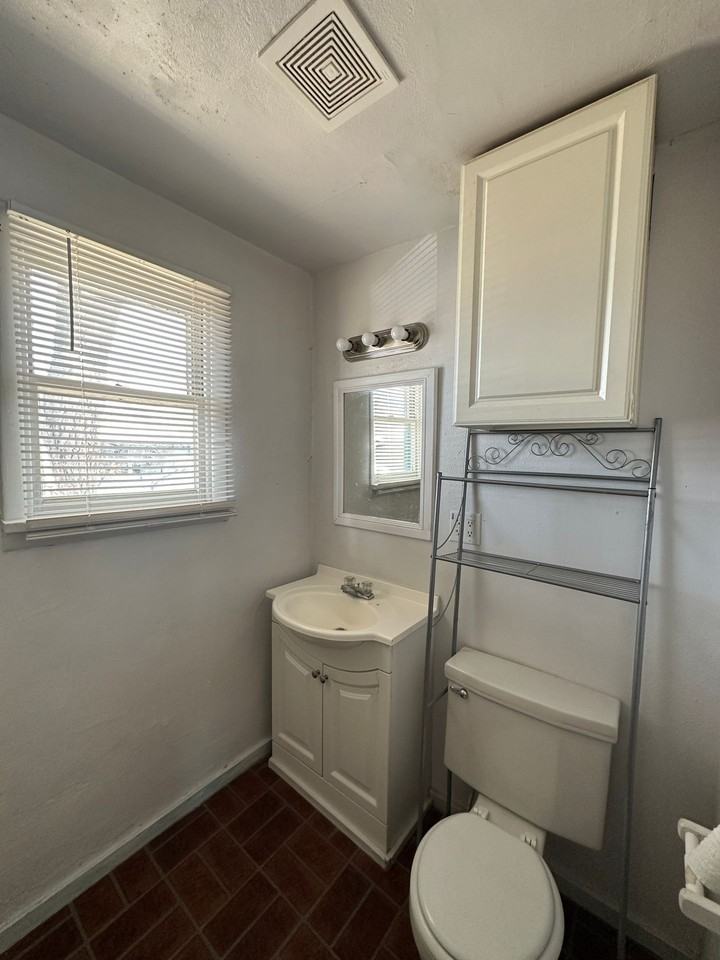 1001 Walnut - Photo 6 of 7