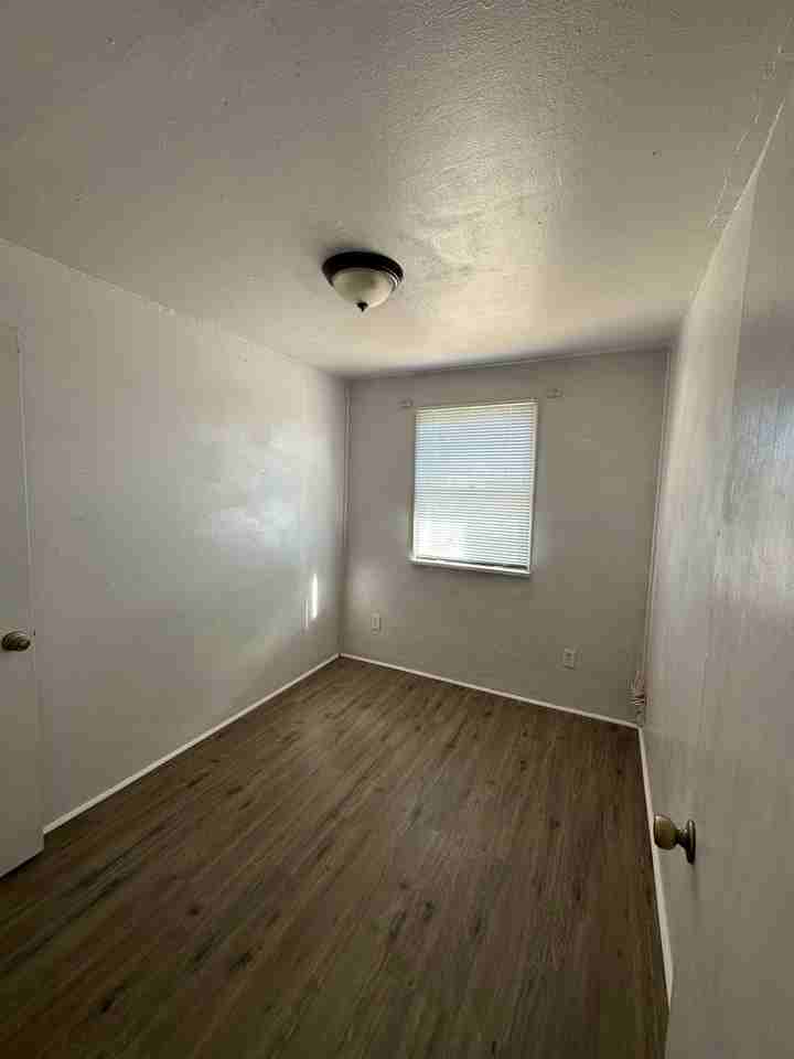 1001 Walnut - Photo 7 of 7