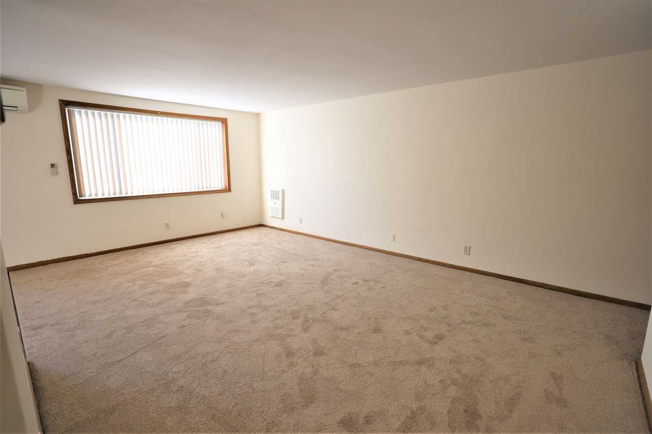6300 York Apartments, LLC - Photo 5 of 25