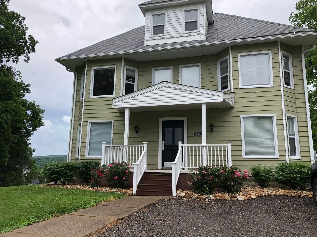 669 Alden Street - Photo 4 of 8