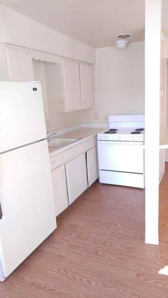 485 LINDEN - Photo 2 of 7