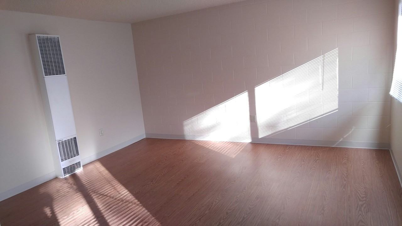 485 LINDEN - Photo 3 of 7