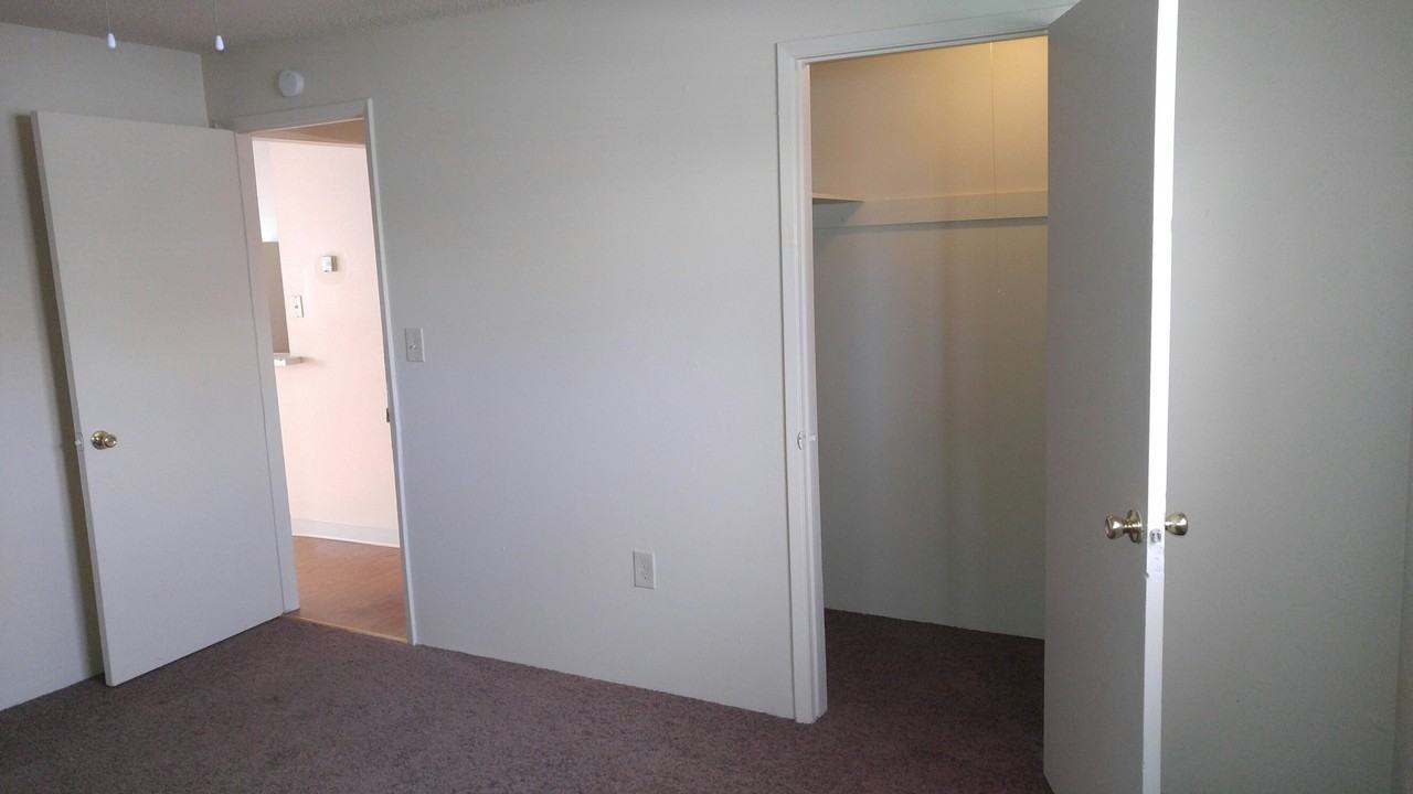 485 LINDEN - Photo 5 of 7