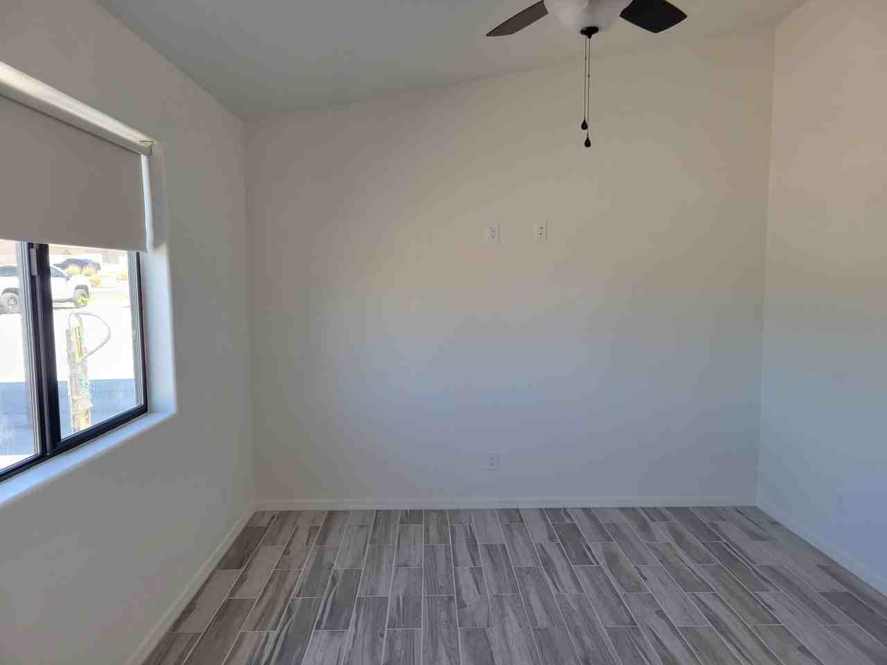 2110 Holly Ave - Photo 5 of 11