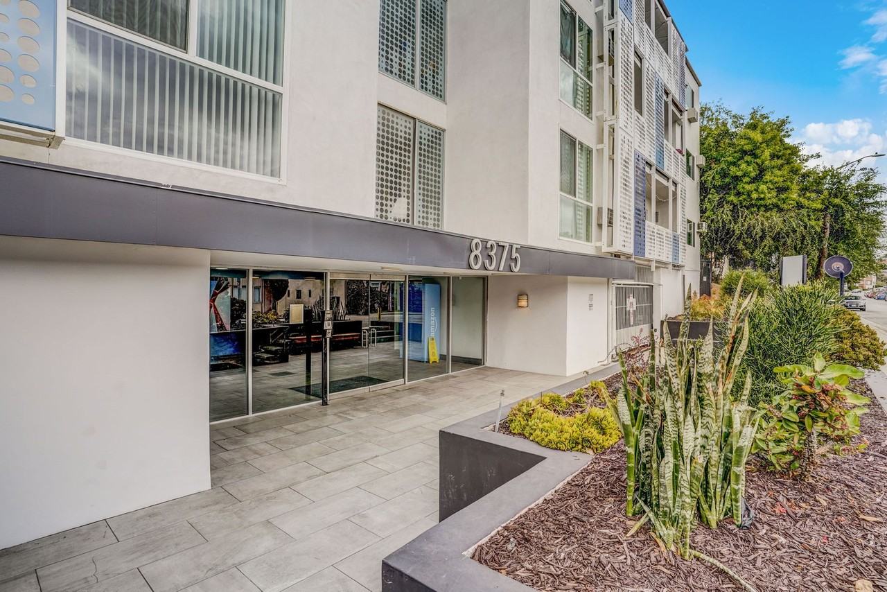 8375 Fountain Ave - Photo 7 of 12