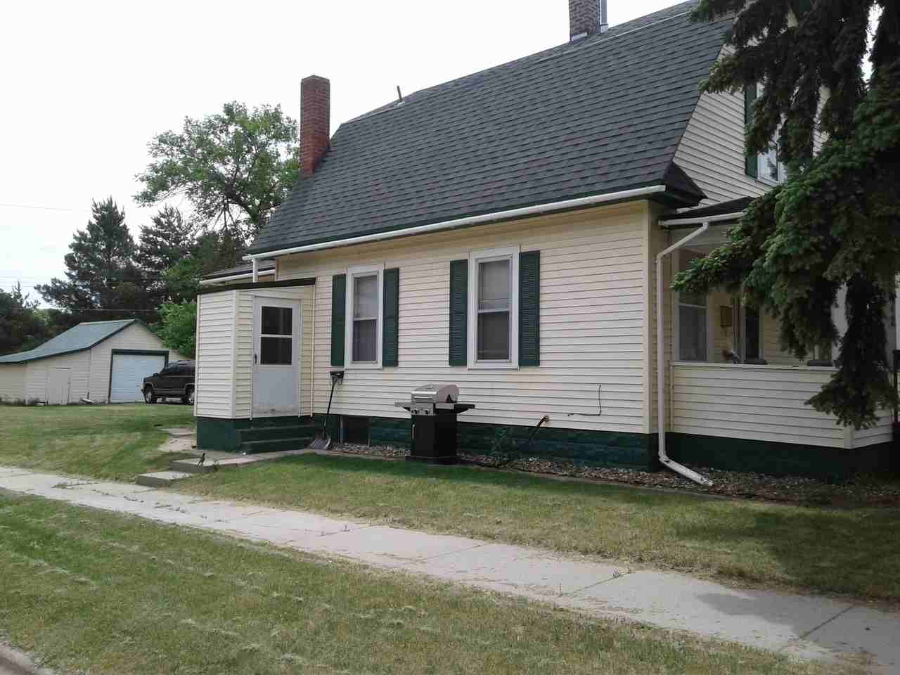 Moore Duplex Mitchell Apartments 500 S Montana St, Mitchell, SD