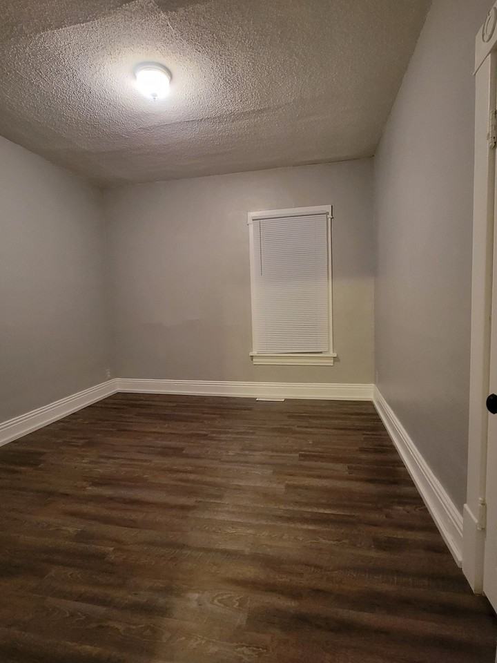 Moore Duplex - Mitchell - Photo 2 of 10