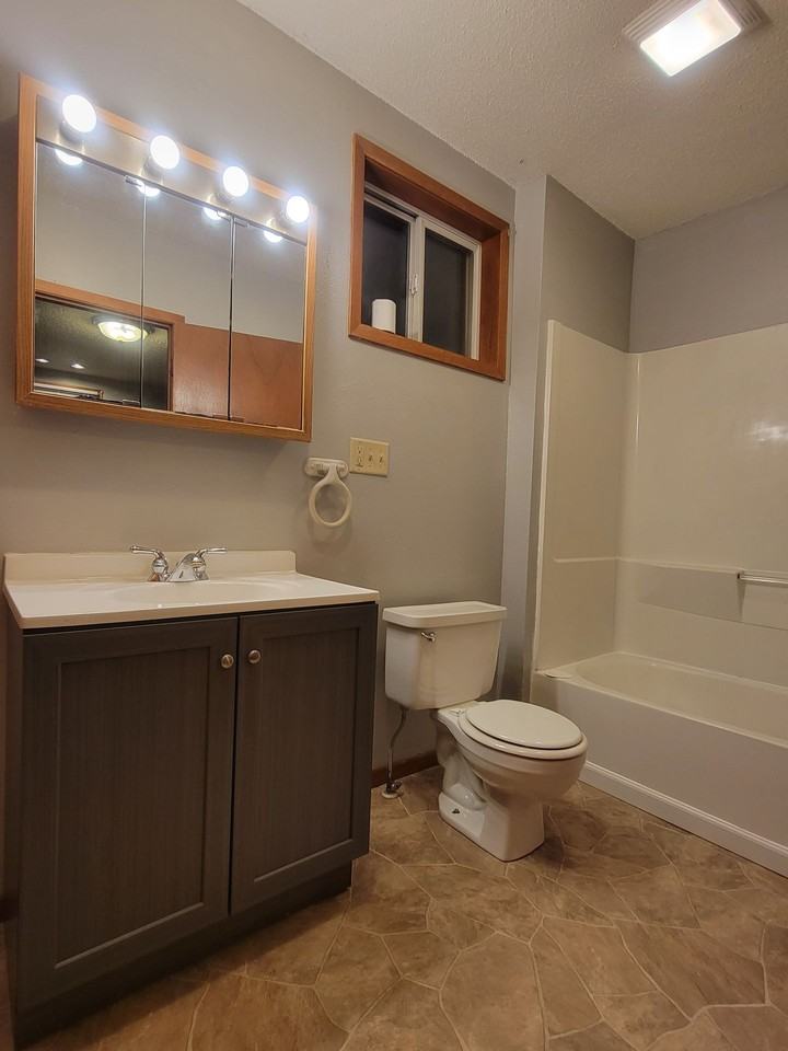 Moore Duplex - Mitchell - Photo 3 of 10