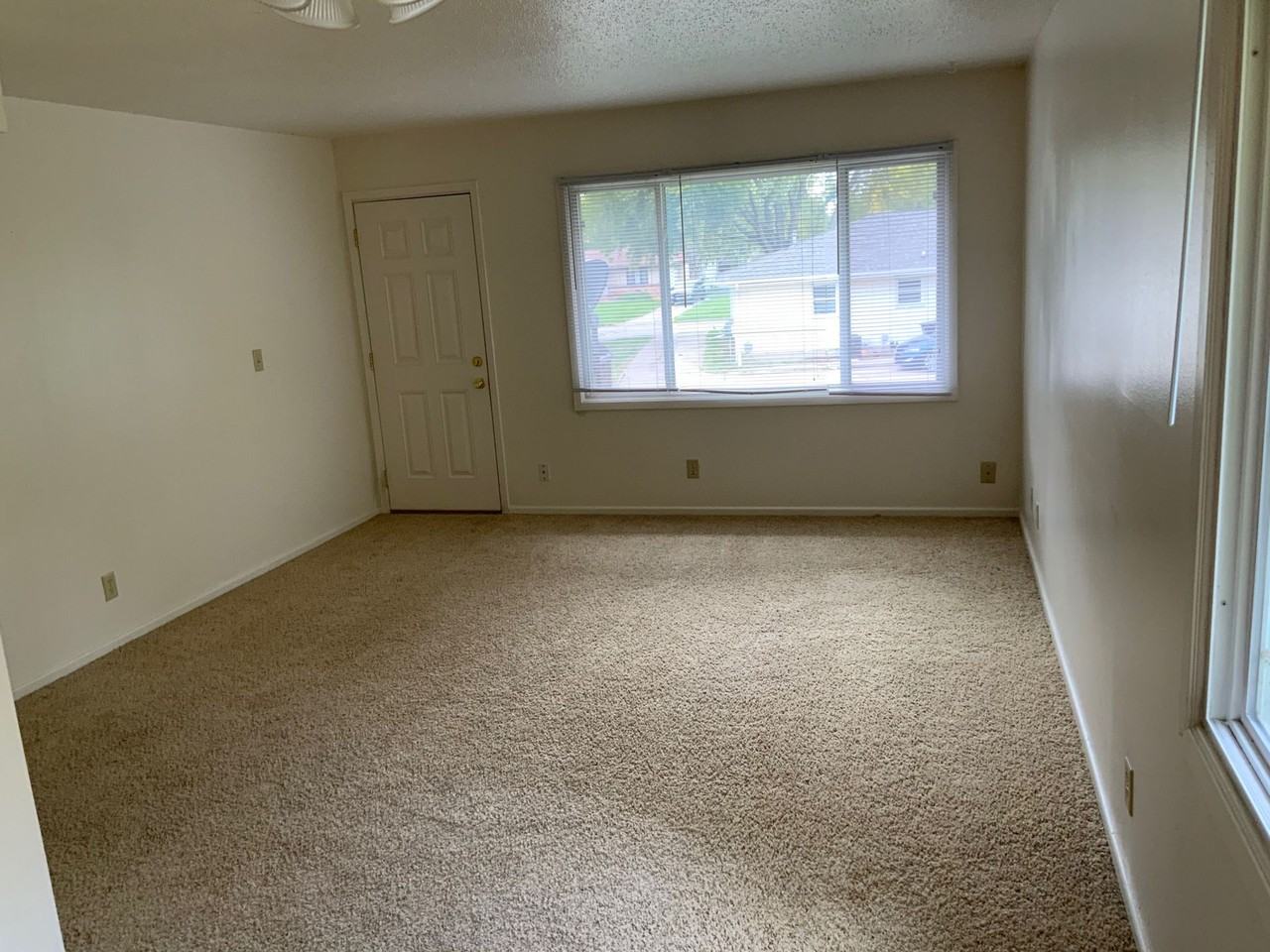 MORT II- 2022 NW Hickory Ln. - Photo 5 of 11