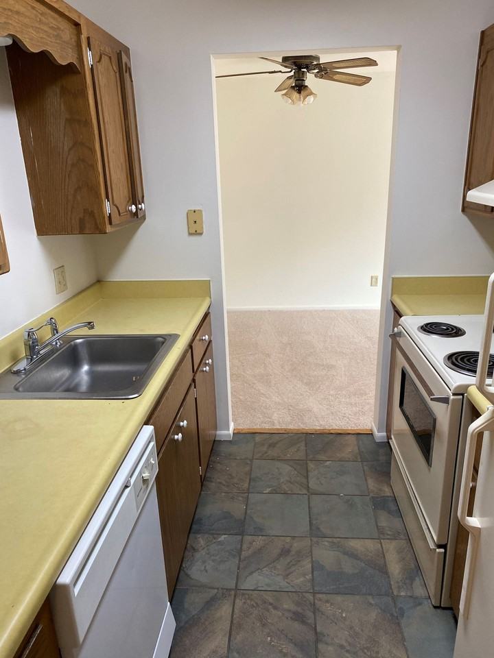 West Lake Cove Apartments - Photo 6 of 44