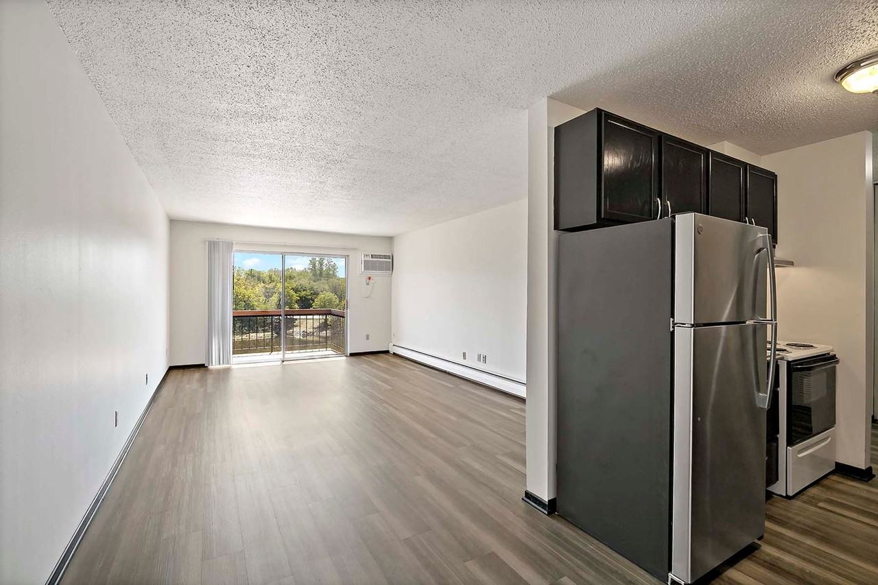 Winnetka Village Apts - Photo 4 of 36