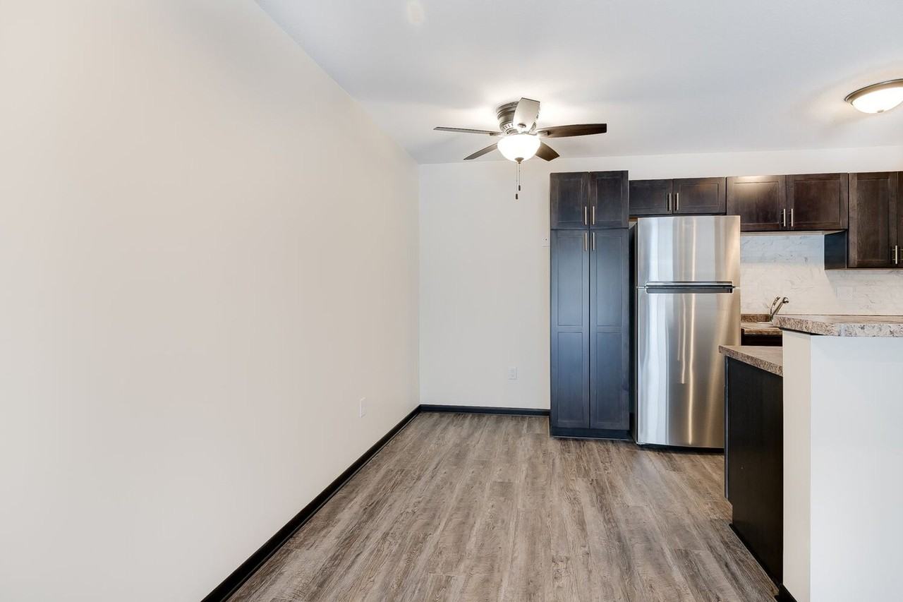 Winnetka Village Apts - Photo 5 of 36