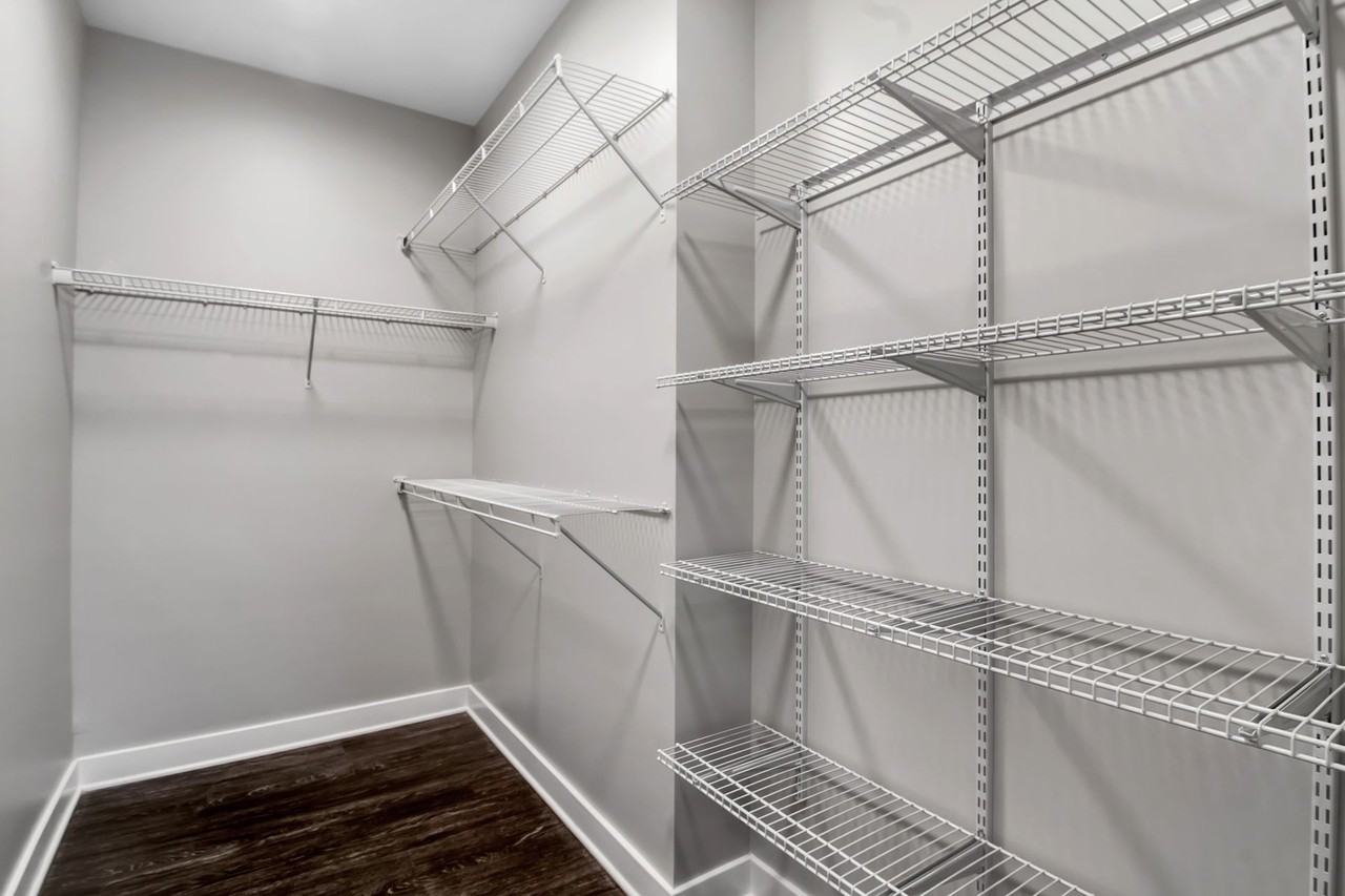 Creekview Luxury Apartments - Photo 3 of 5