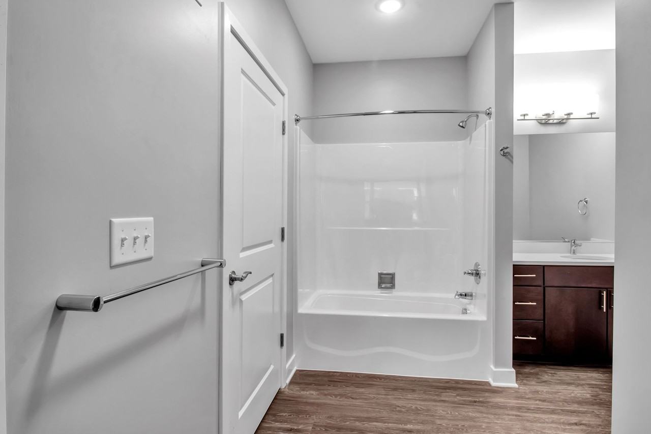 Creekview Luxury Apartments - Photo 4 of 5