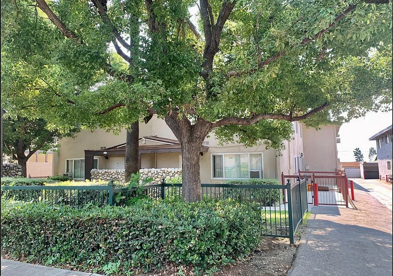 1425 Stoneridge Ontario - Photo 3 of 3