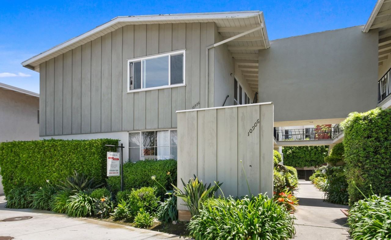 10906 Santa Monica Blvd, prime Westwood! - Photo 5 of 5