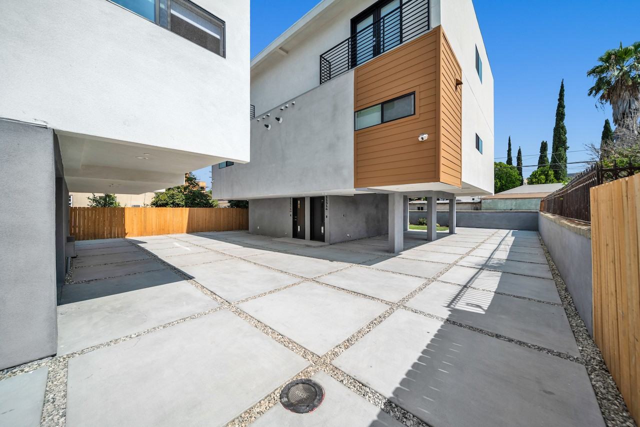 11516 Victory - Photo 2 of 43