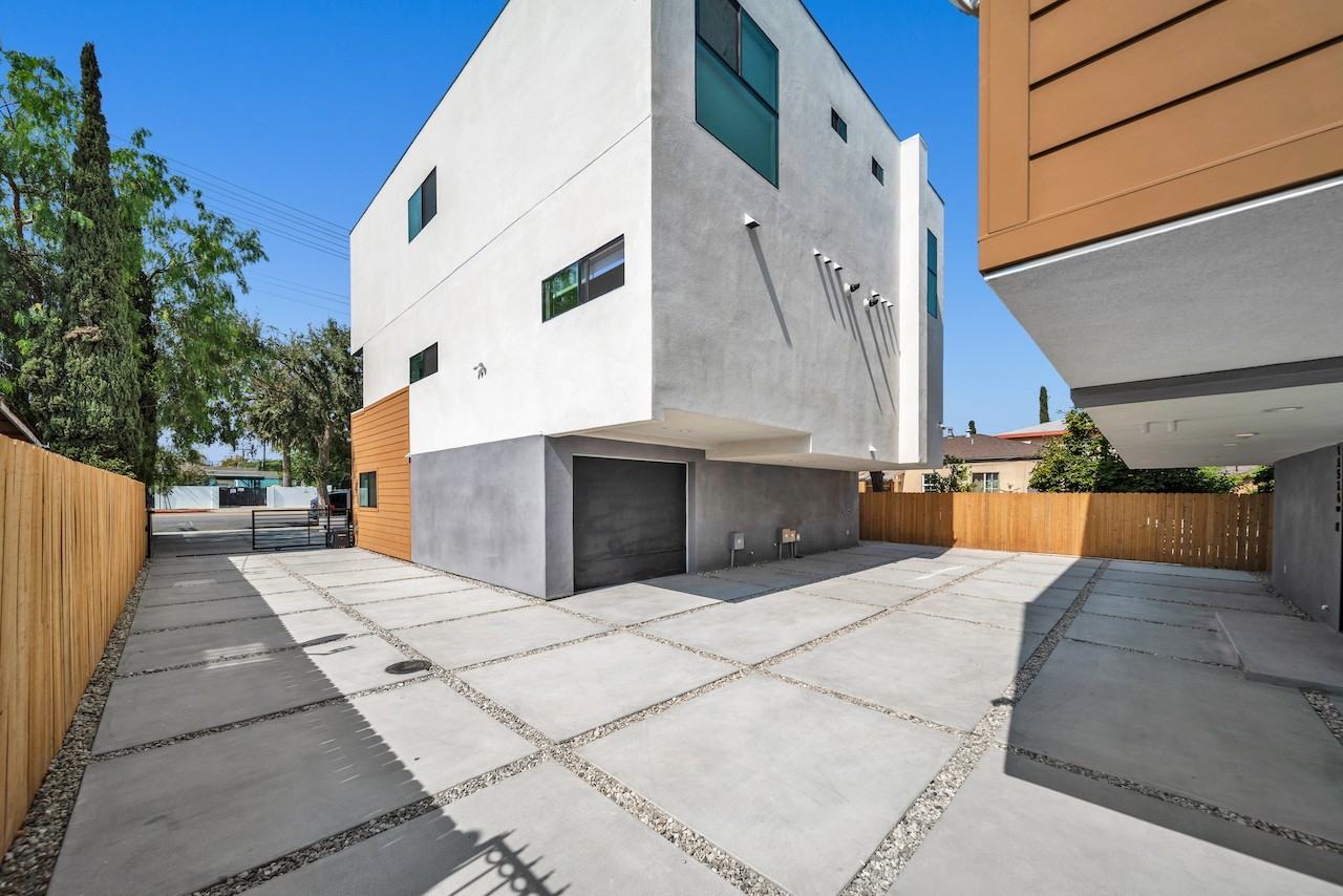 11516 Victory - Photo 3 of 43