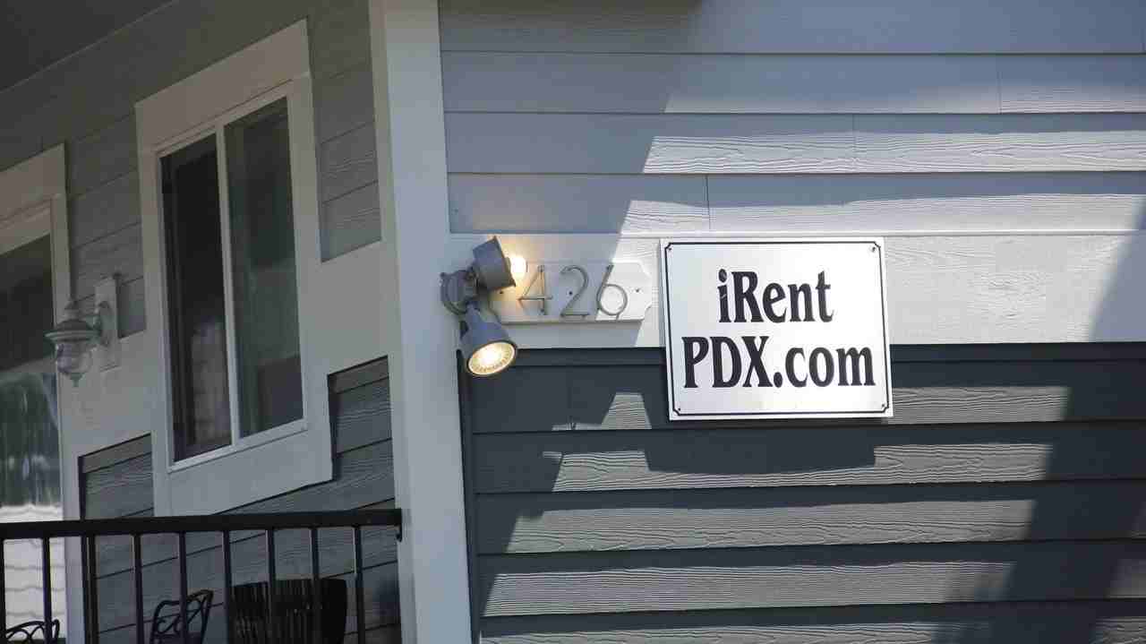 426 NE 75th Ave - Photo 3 of 6