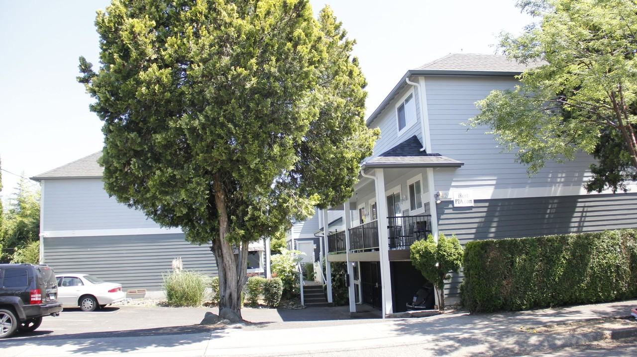 426 NE 75th Ave - Photo 4 of 6