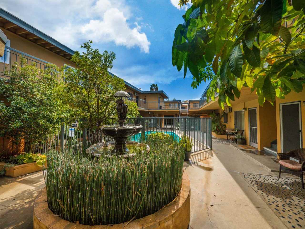 10736 Magnolia Blvd - Photo 3 of 7