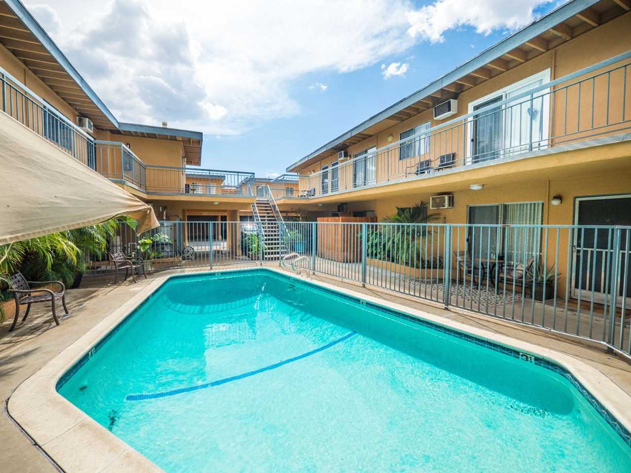 10736 Magnolia Blvd - Photo 4 of 7