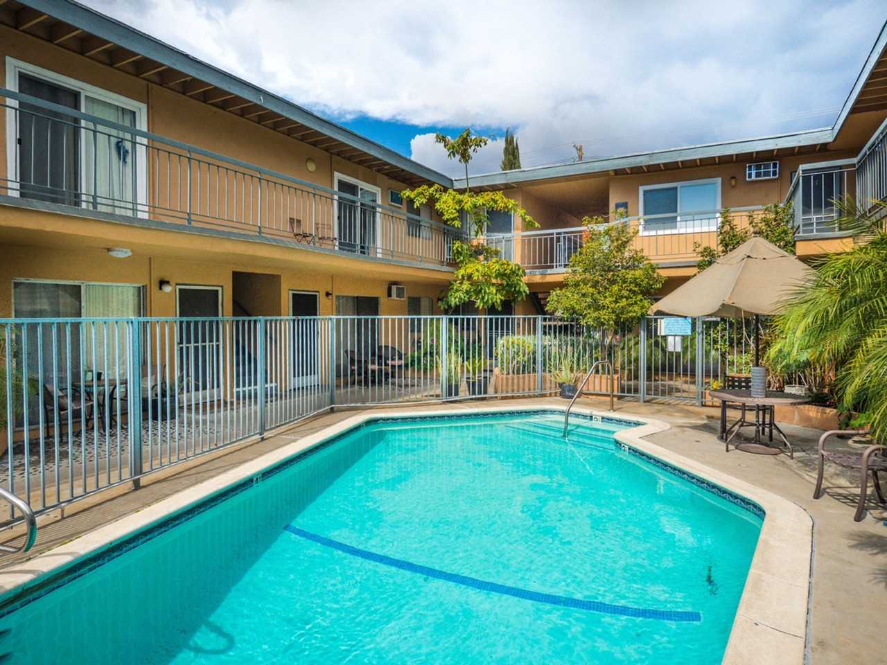 10736 Magnolia Blvd - Photo 5 of 7