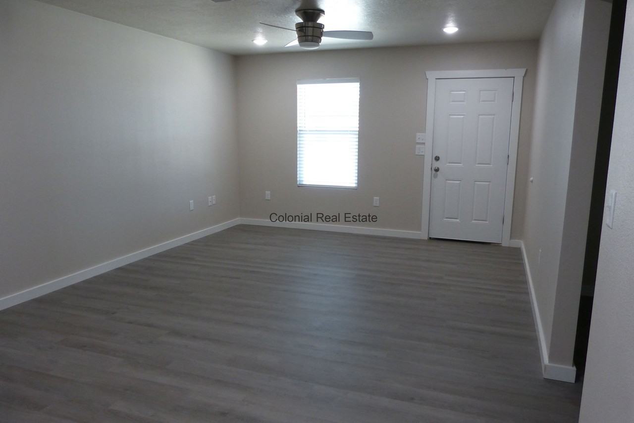 3409 Gidding - Photo 2 of 14