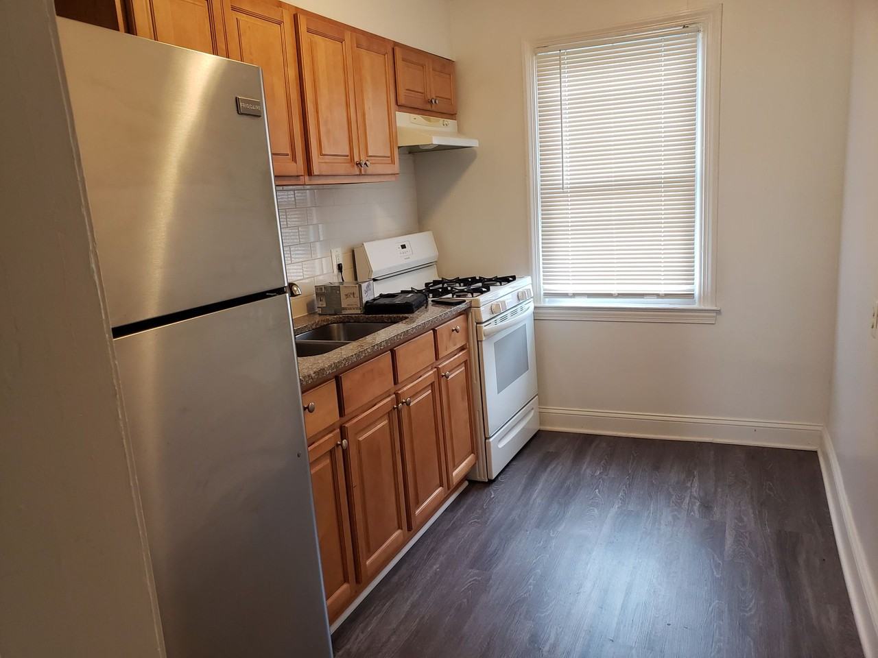 Gardens Apartment - Photo 2 of 9