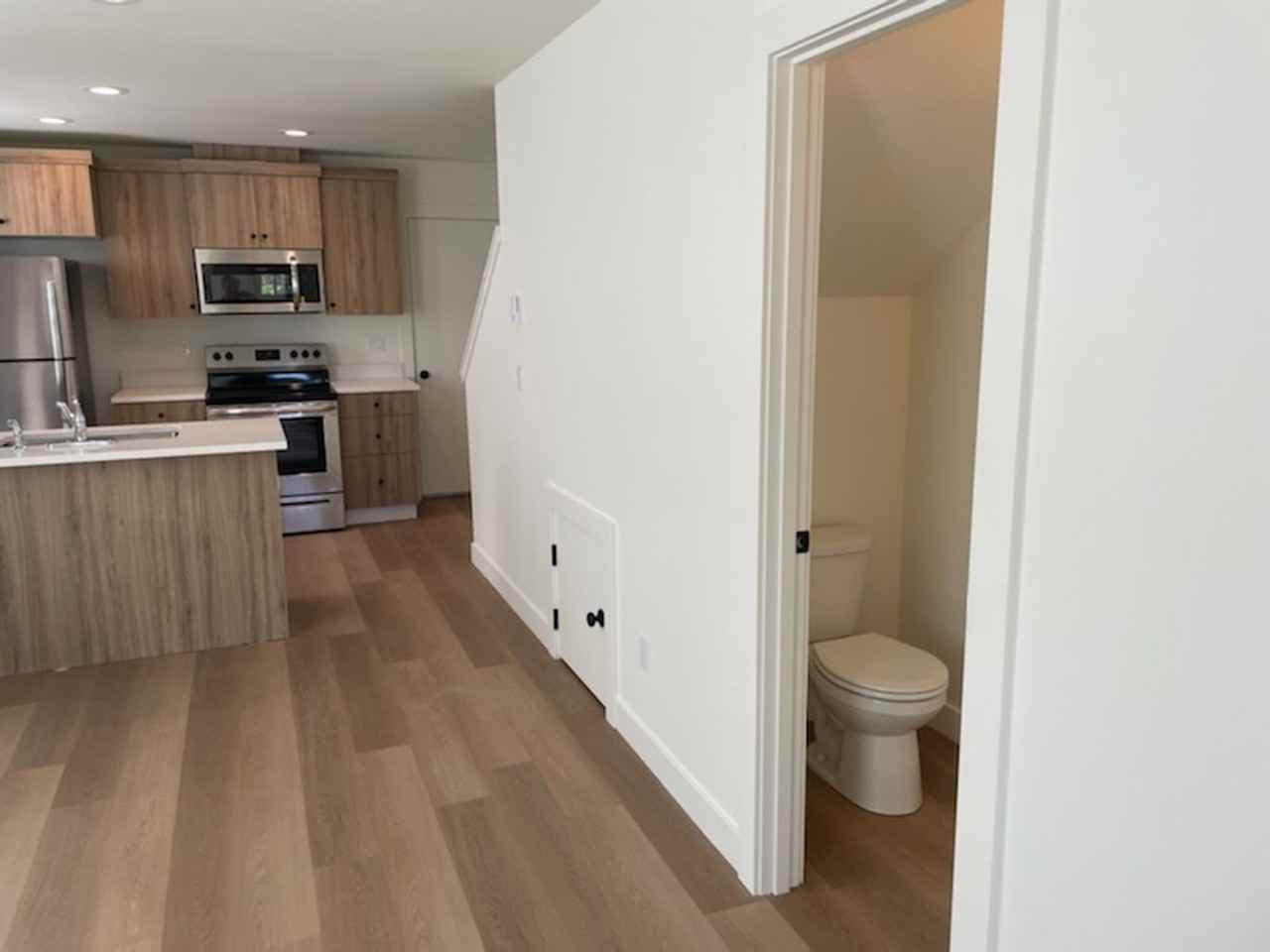 Two Bedroom townhouse with a Garage! - Photo 7 of 15