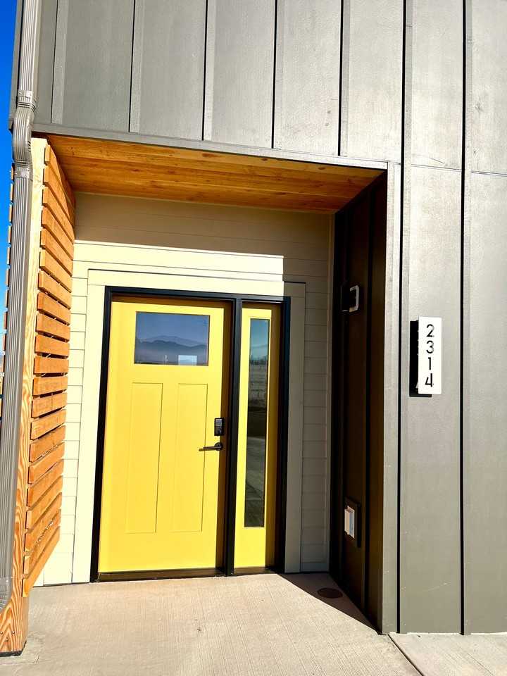 New, Pet Friendly, 2 bed 2 bath Townhouses! - Photo 2 of 17