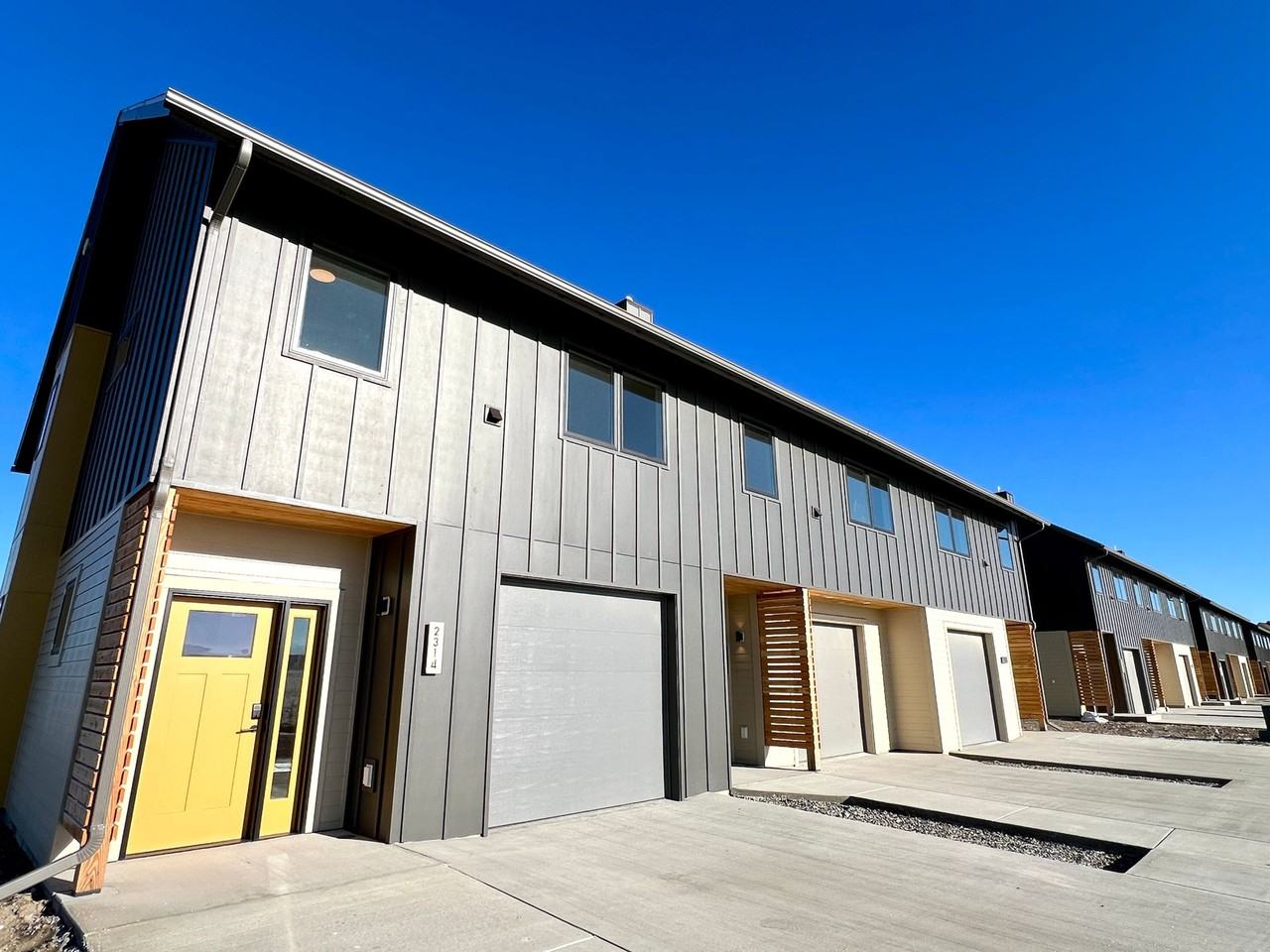 New, Pet Friendly, 2 bed 2 bath Townhouses! - Photo 3 of 17