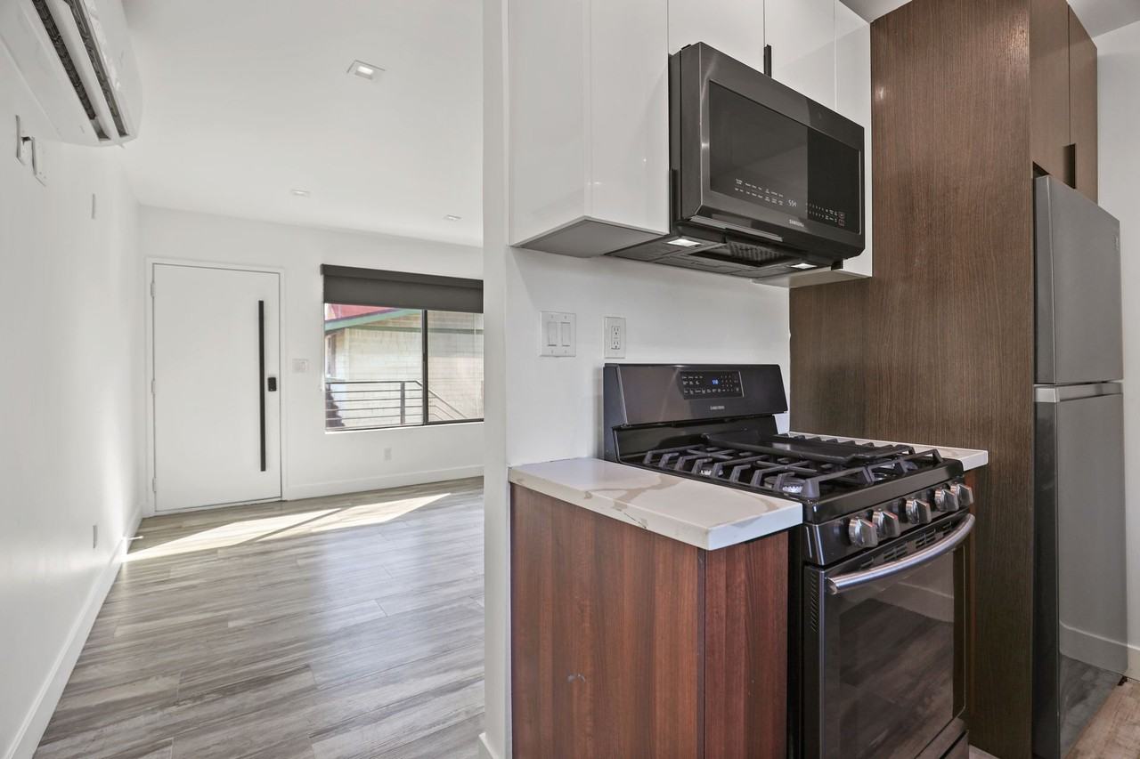 2814 Sichel Street Apartments - Photo 5 of 27