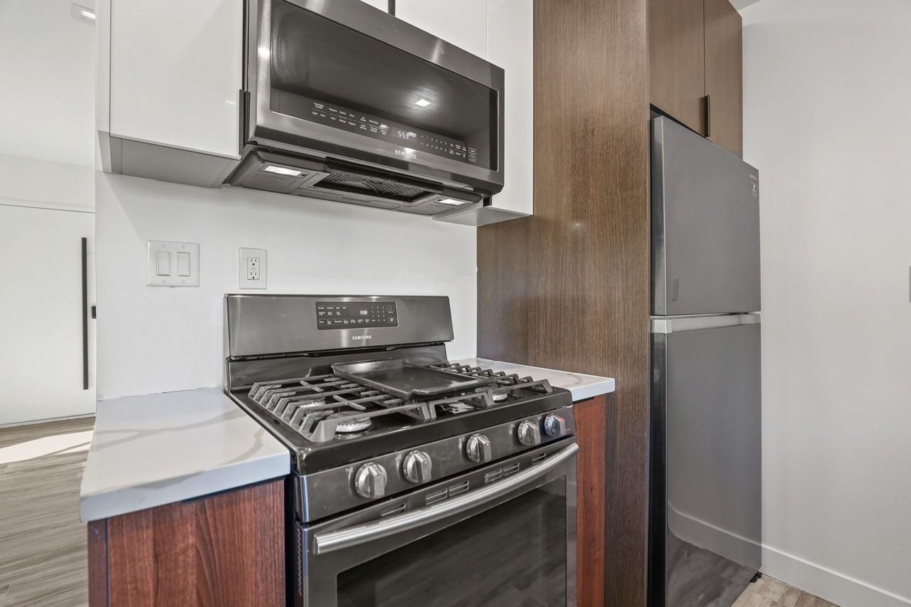 2814 Sichel Street Apartments - Photo 4 of 27