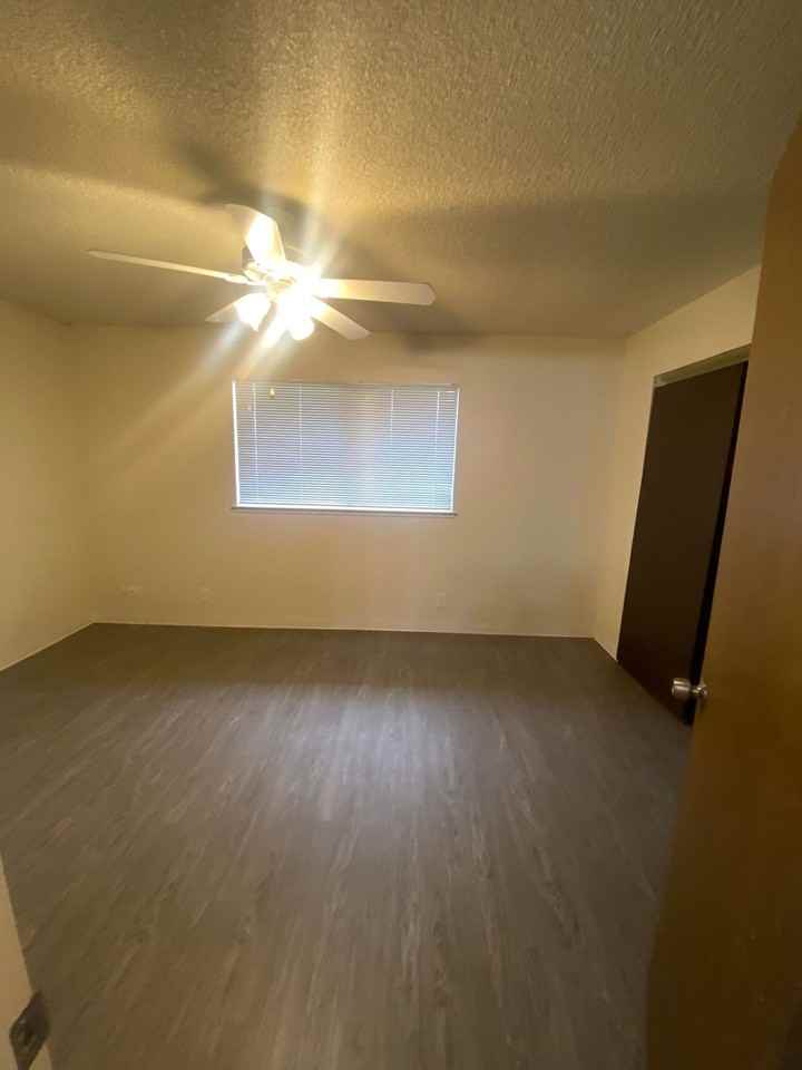 1,395 / 1br - Photo 3 of 7