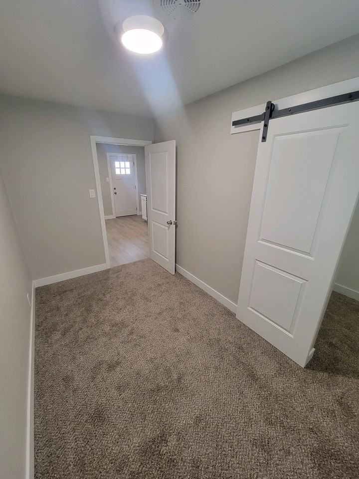 Garden City Flats - Photo 2 of 9