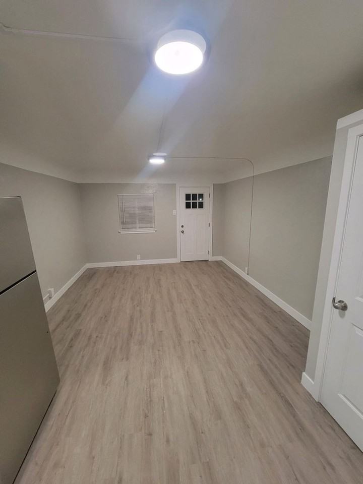 Garden City Flats - Photo 6 of 9