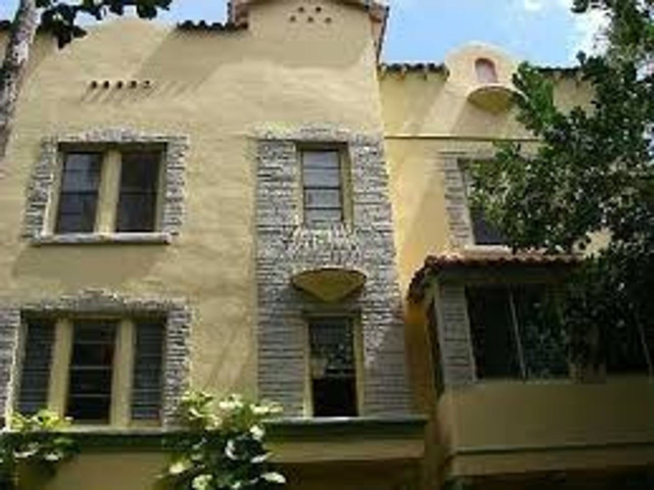 Elegant Living in a Strategic Location: Modern One - Photo 2 of 19