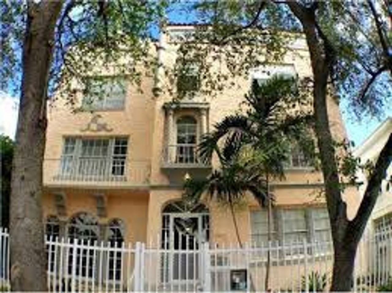 1319 Meridian Ave - Photo 5 of 27