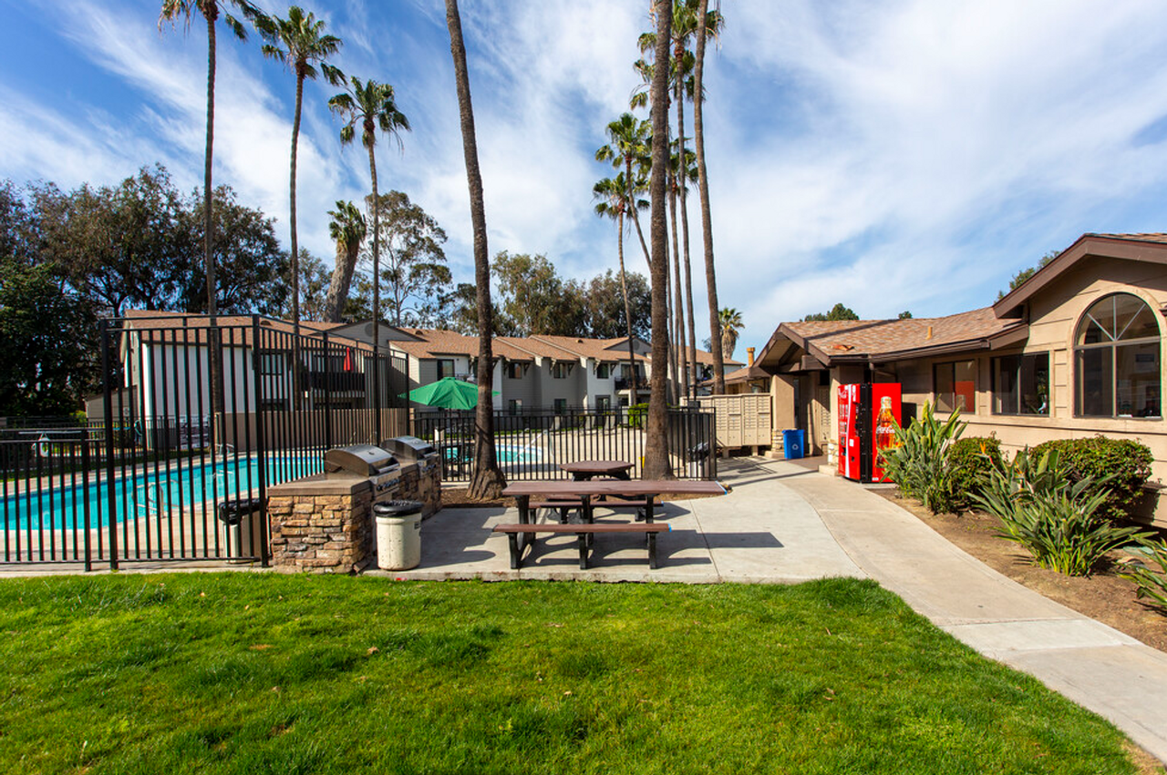 Oro Vista Apartments - Photo 3 of 19