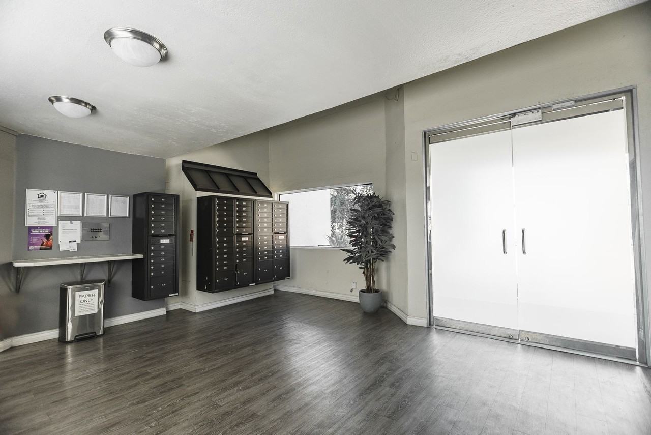 6310 Sylmar Ave - Photo 4 of 41