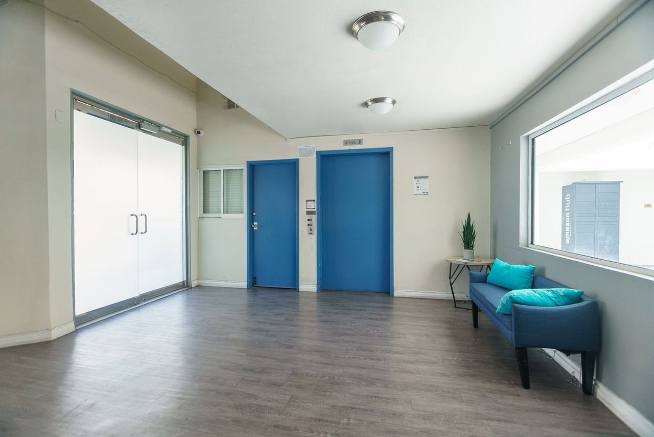 6310 Sylmar Ave - Photo 7 of 41