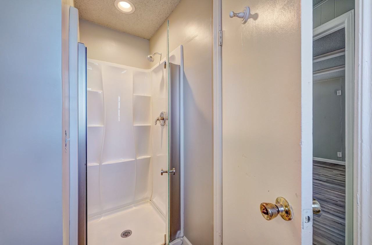 West Oaks - Owner Selling - Photo 2 of 42