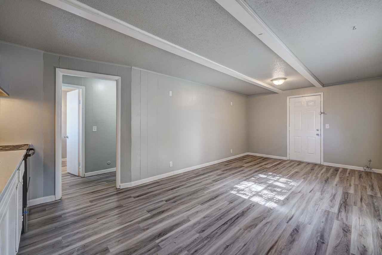 West Oaks - Owner Selling - Photo 3 of 42