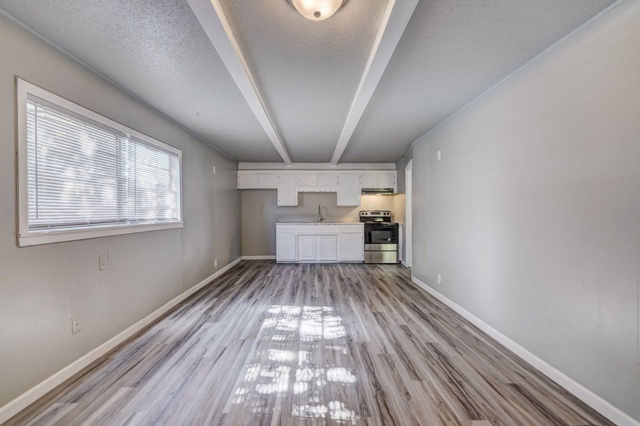 West Oaks - Owner Selling - Photo 5 of 42