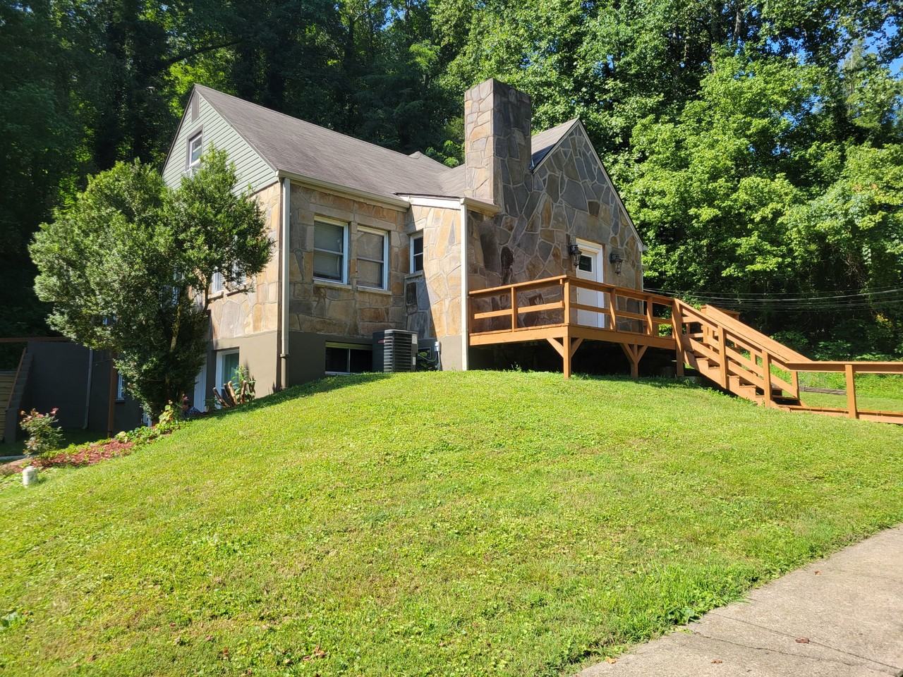 Charming First Avenue Apartments in Downtown Sylva - Photo 3 of 6