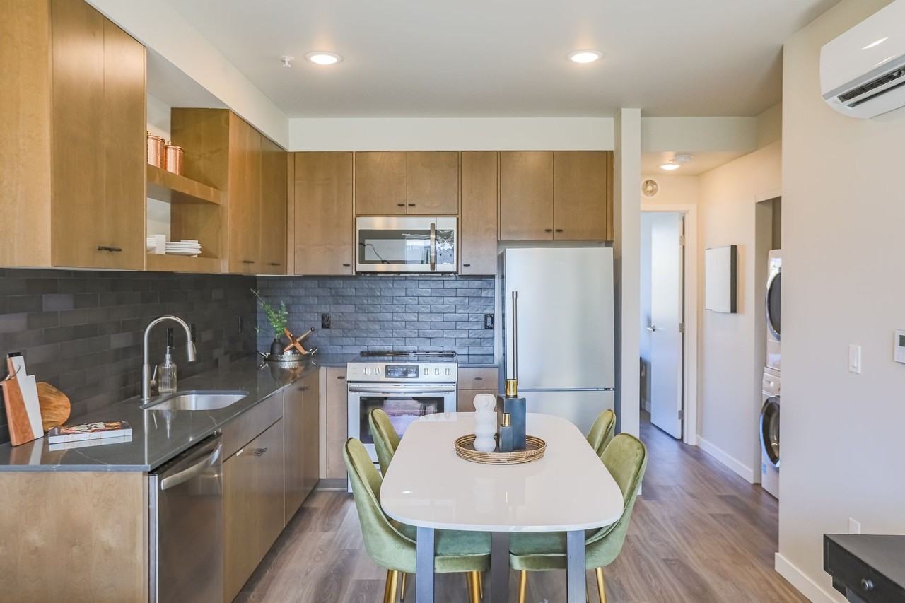 Beautifully finished apartments in N Portland! - Photo 2 of 27